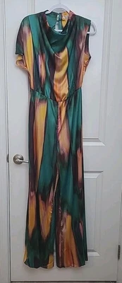 Macacão feminino MNG tamanho M estampa abstrata cetim capuz gola traseira zíper/botão sépicos - Imagem 1 de 4