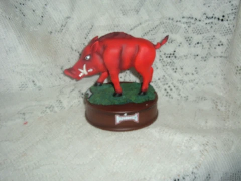 UNIVERSITY OF ARKANSAS RAZORBACK MASCOT MUSICAL RESIN DESKTOP FIGURINE 6" Cover