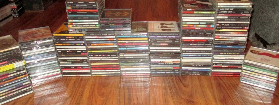 199 CD Lot Rock Guns N Roses Kiss Bon Jovi 311 Bush  Heart Green Day Pretenders Foto 1 de 4