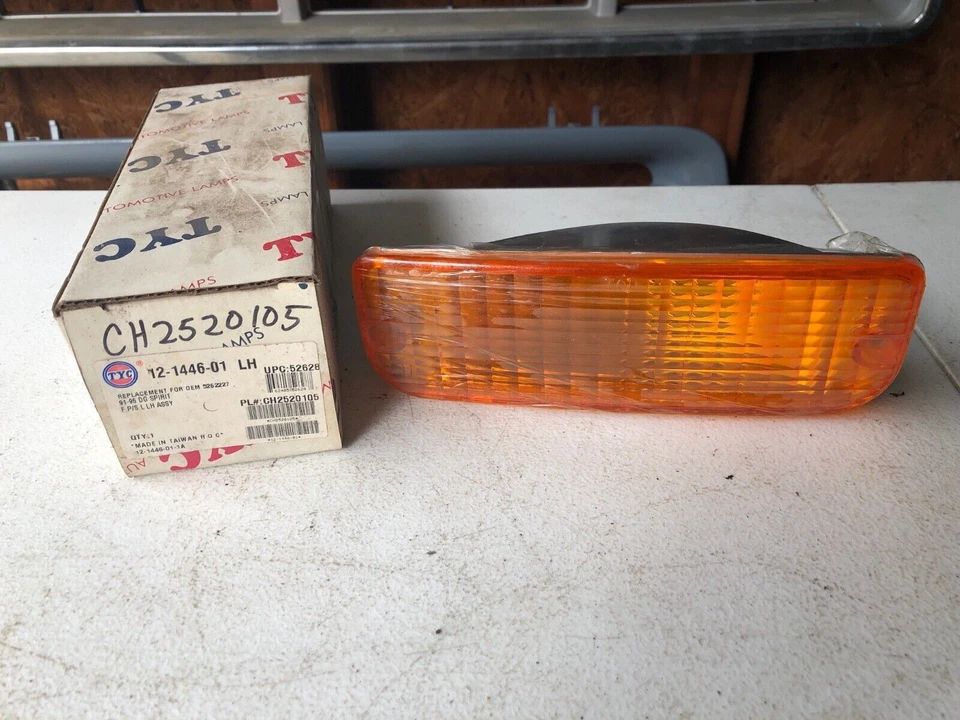 1991-1995 dodge spirit parking lamp assembly. BRAND NEW!!!! - Image 1 of 4