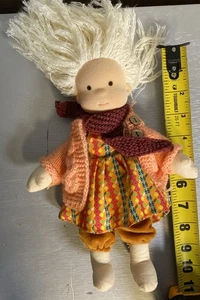 Muñeca Wadorf con bufanda suéter pelo blanco 10 pulgadas Hecho a mano - Imagen 1 de 4