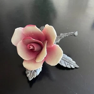 3" Life Size Porcelain Pink White Rose w Cast Metal Stem Table Top Display - Imagen 1 de 3