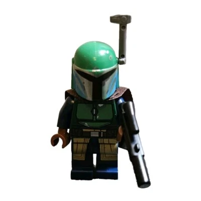 LEGO Star Wars Disney Mandalorian Minifigure With Blaster 912168 - Image 1 of 4