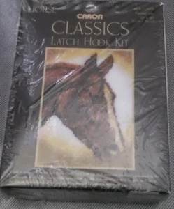 KIT GANCHO PESTILLO CARON CLASSICS CABALLO 20" X 30" nuevo stock antiguo, caja usada. U5 - Imagen 1 de 1