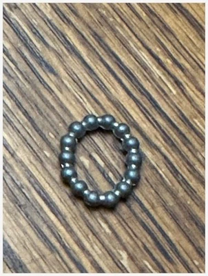 Simpsons Clue 2002: 2nd Ed. Plastic Gray Necklace Replacement Part *Accessory* - Image 1 of 2