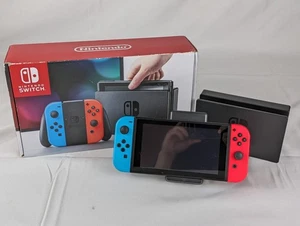 Nintendo Switch 32GB con Caja, Base, Accesorios (HAC-001-01) - Imagen 1 de 13