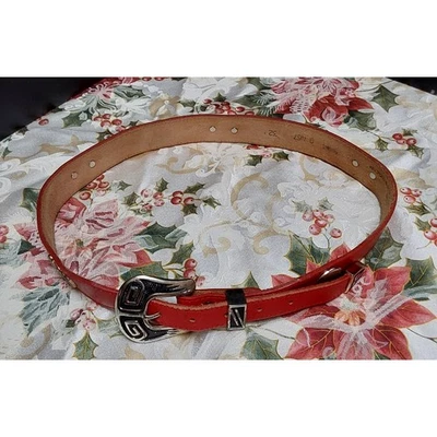 Cinturón de cuero rojo para dama talla 28 a 32" de No Cona Belt Co. Texas marcado 0 46732 Foto 1 de 4