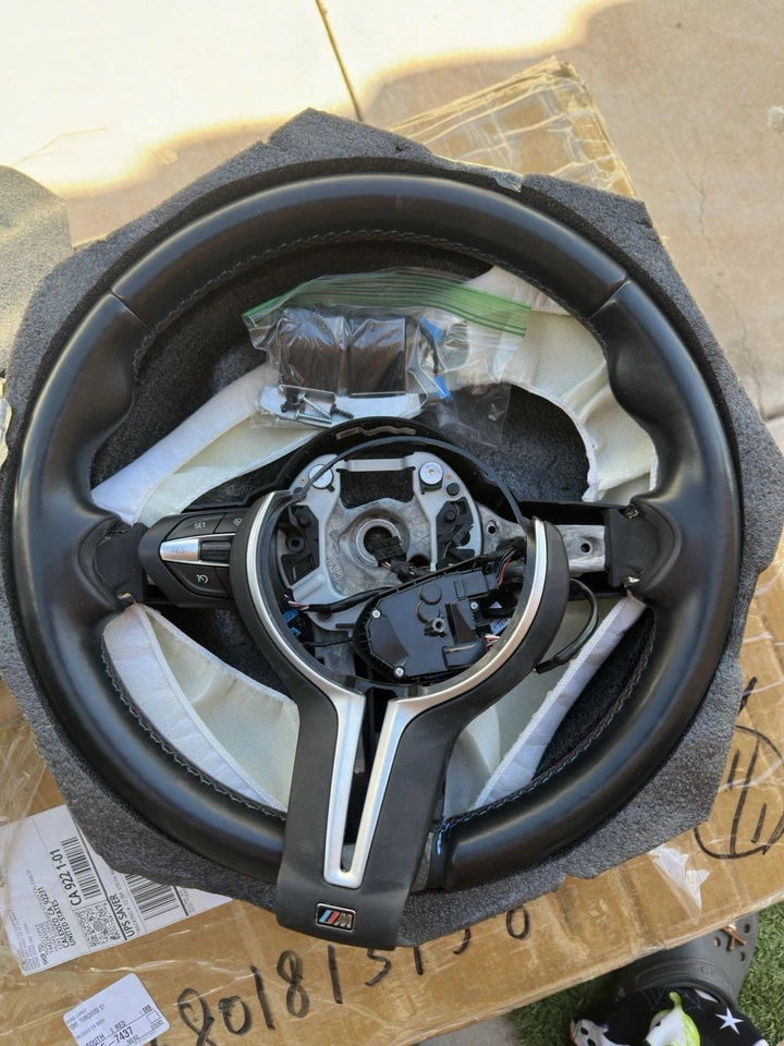 BMW M4 F82 2015-2018 OEM Volante M Sport cambio de paleta térmica Foto 1 de 4