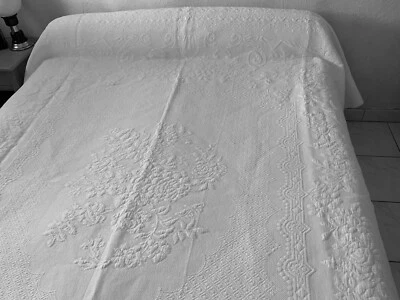 Linge ancien Couvre Lit De Mariage Blanc 2 cotés Franges Pompons - Photo 1/4