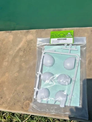 Axial AX31040 Yeti XL Helmet Set - Image 1 of 3