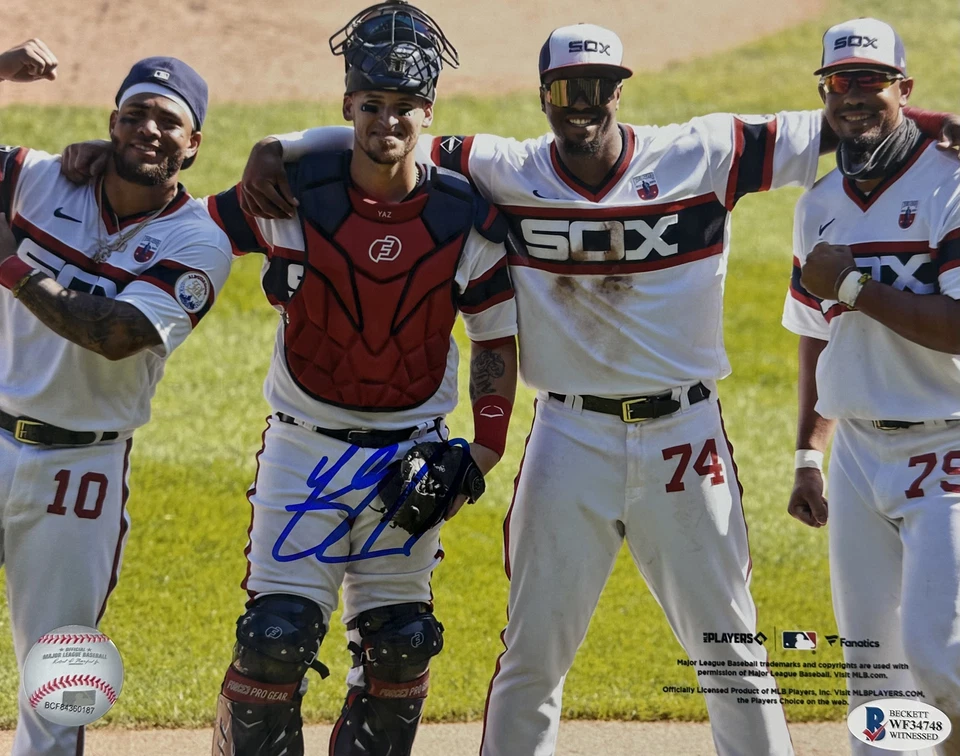 Yasmani Grandal Chicago White Sox Signed Autographed 8x10 Home Run Photo COA - Image 1 of 1