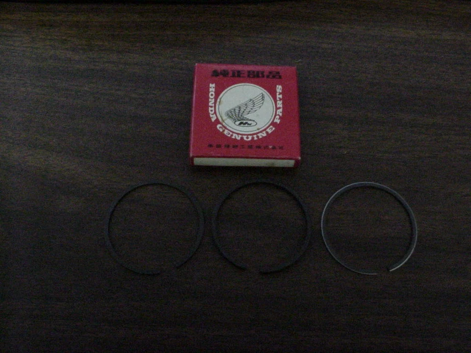 Juego de anillos de pistón Honda 1965 S65 NOS 0,25 OS 13020-035-000 Foto 1 de 1