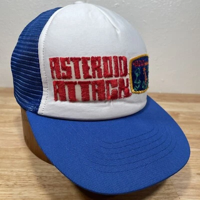 De Colección Asteroid Attack Camionero Sombrero Malla SnapBack Parche Espacio Videojuego Azul Blanco Foto 1 de 4