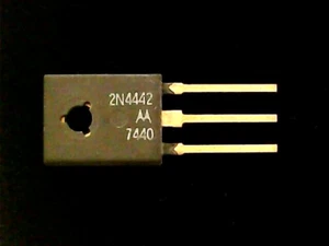 2N4442 - Motorola SCR 200V 8A GOLD LEGS (TO-225) GENUINE MOTOROLA - Foto 1 di 2