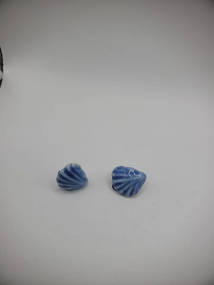 Vintage Earrings Clip On Shell Blue White Jewelry Costume - Image 1 of 4