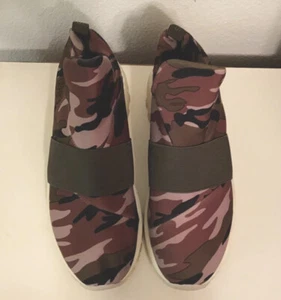 J Slides Green Camouflage Slip On Round Toe Sneakers Shoes Size 8.5 - Picture 1 of 5