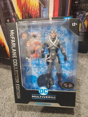 Figura Mcfarlane DC Multiverse Edición Platino Adam Strange Foto 1 de 4