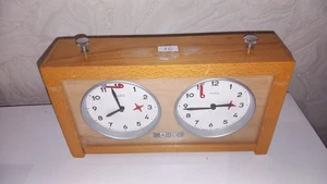 alte mechanische Schachuhr , ruhla GARDE , Holz ( 1c ) - Bild 1 von 5