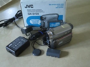 JVC GR-D720 Mini DV Camcorder, JVC Digital Video Camera, Charger, Battery, Box - Picture 1 of 10