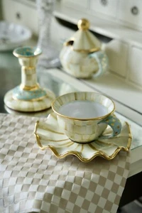 Seltene MacKenzie Kinder Pergament Karo Keramik Teetasse und Untertasse Set nicht mehr produziert Gold - Bild 1 von 15