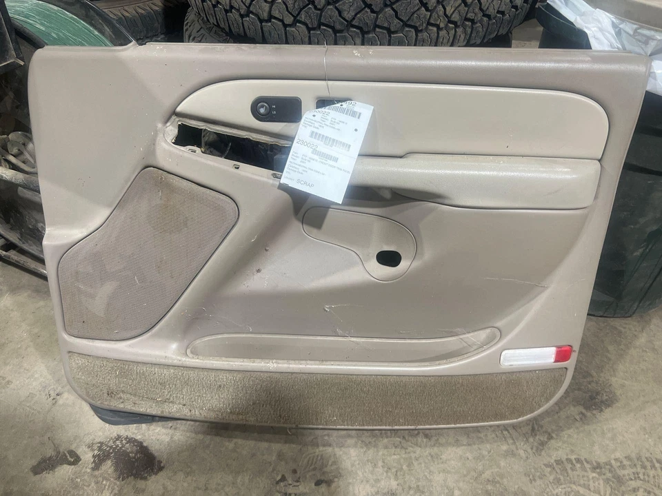 2001 2002 CHEVY SUBURBAN 1500 Front Door Trim Panel Right TRIM CODE = 52I Foto 1 de 1