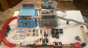 Hape Cityscape Train Bucket Set German Made Kinderzug Set - Bild 1 von 11