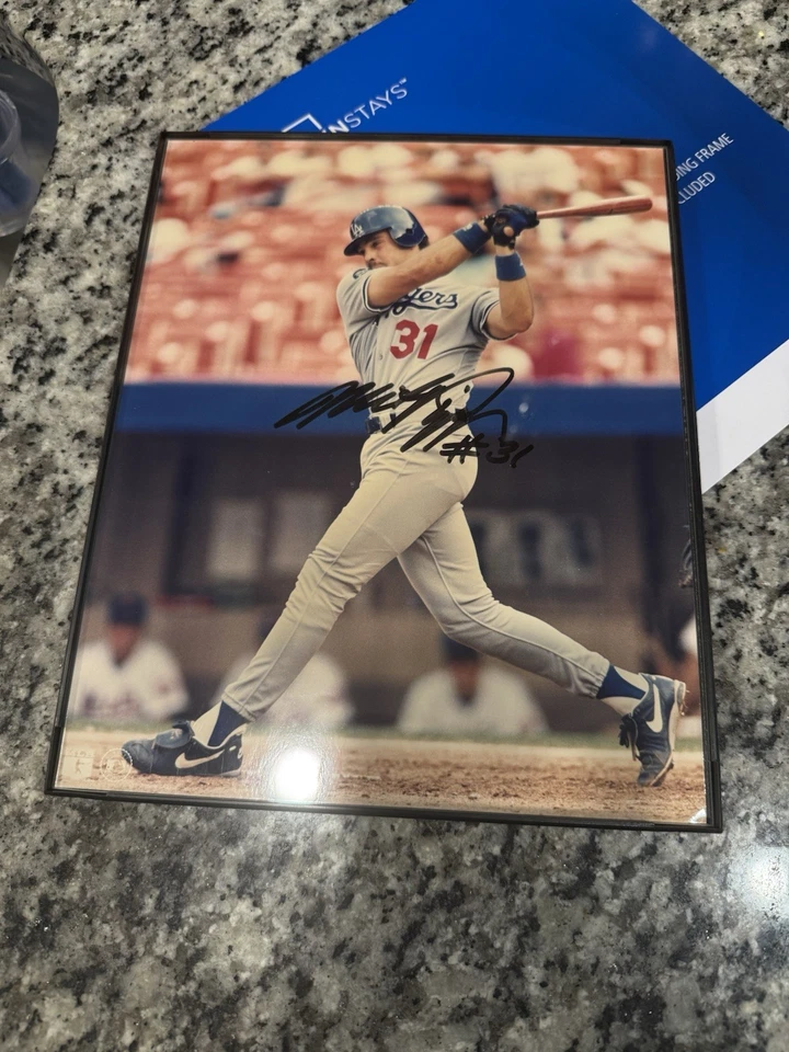 Mike Piazza Signed Autograph 8x10 Photo Los Angeles Dodgers NO CDA Signed In per - Image 1 of 4
