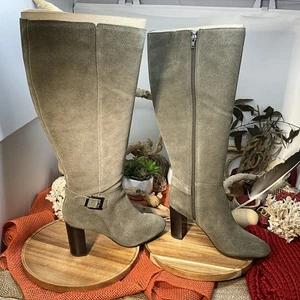New Bandolino Bilya Wmn’s Olive Suede Knee High Riding Boots High Heels Sz 7 MWC - Picture 1 of 9