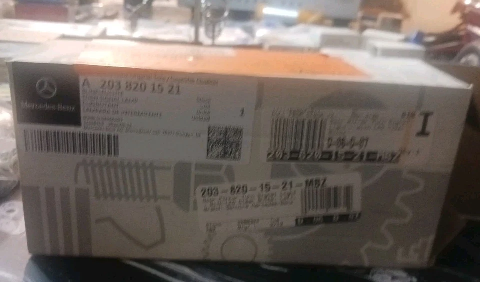 Genuine Mercedes-Benz Turn Signal Lamp 203-820-15-21 - Image 1 of 4