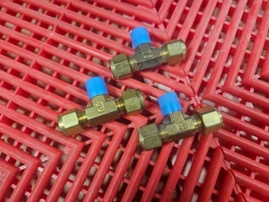 (3) Parker 6-6-4-SBZ-B Branch Tee 3/8" CPI Tube Fitting x 1/4" NPT - Picture 1 of 5