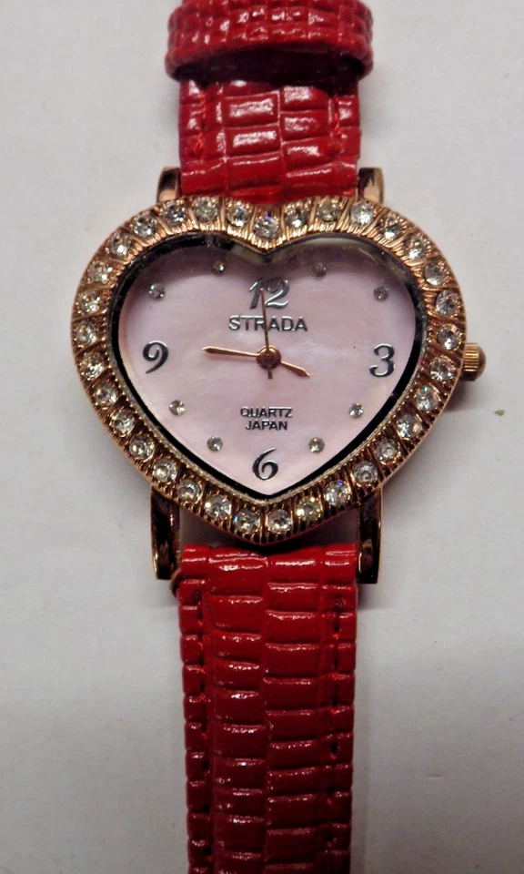 Reloj analógico de cuarzo chapado en IP de oro rosa de 18 quilates Strada con caja en forma de corazón Foto 1 de 3