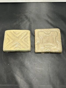 Menge 2 antike Kunsthandwerk handgeformte Kunstkeramikfliesen 3" Vintage handgefertigt - Bild 1 von 7