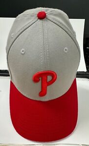 Philadelphia Phillies 2008 World Series Mens Fitted Hat Cap Red Gray Size M/L