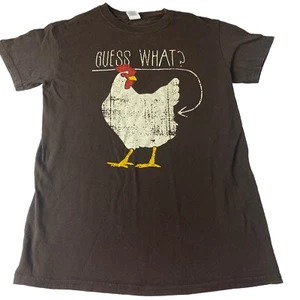 Camicia Indovina What Chicken Butt piccola marrone umorismo sarcastico vita fattoria girocollo - Foto 1 di 9