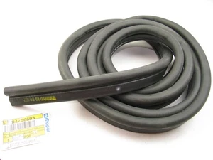 New Trunk Lid Opening Weatherstrip Seal OEM For 93-97 Intrepid, 96-94 New Yorker - Bild 1 von 2