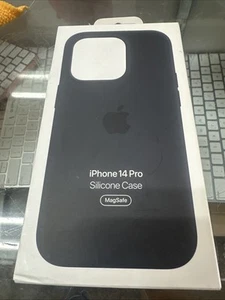 Coque silicone véritable iPhone 14 Pro minuit - Photo 1 sur 4