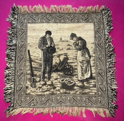 Superbe napperon  en tapisserie époque 19ème siècle scènes paysannes l' Angélus - Photo 1/4