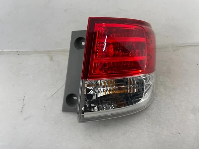 OEM | Luz trasera exterior halógena Honda Odyssey 2014-2017 (derecha/pasajero) Foto 1 de 4