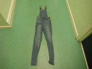 New Look verwaschen mittelblau Mädchen Alter 14 Jahre 164 cm Denim Latzhose - Bild 1 von 6