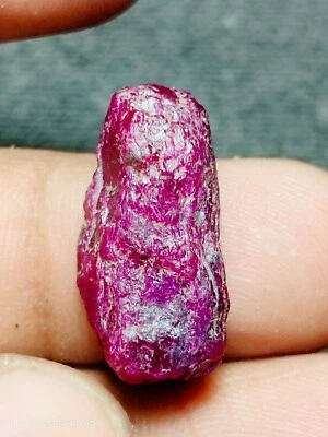 AAA Quality 100% Natural Red Ruby Rough Beautiful Specimen Weight 21 crt - Image 1 of 3