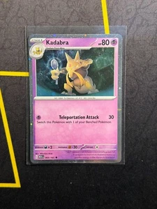 Kadabra 064/165 - Cosmos Holo Pokemon Scarlet & Violet - 151 Promo NM - Foto 1 di 2