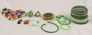 Lote De Colección De 17 Piezas 16 Pendientes 1 Soporte Reparación Pulsera Reutilización Retro Usado - Imagen 1 de 1