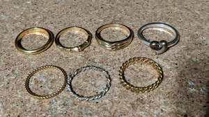 LOT OF 7 GOLD AND SILVER RINGS AVON HEART BRAIDED SIZE 8-10 / WRONGWAY052 - Picture 1 of 9