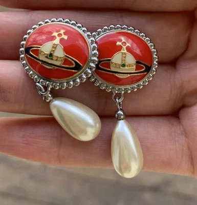 Vivienne Westwood Orbe Esmalte Botón Perla Pendientes Tachuelas Rojo Plata Verde Nuevo Foto 1 de 4