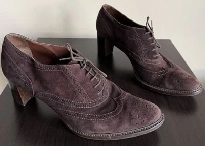 "Zapato de tacón de 2,5"" de gamuza marrón oscuro JOAN & DAVID COUTURE de colección años 90 talla 10 M" Foto 1 de 4