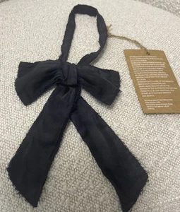 💕Magnolia Pearl Black Bow Tie Jabbot HTF 💕 - Picture 1 of 8