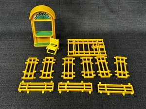 Playmobil 3650 Replacement Yellow Fence Lot w/Gate, Chair, & Kiosk Zoo Sea Life - Picture 1 of 4