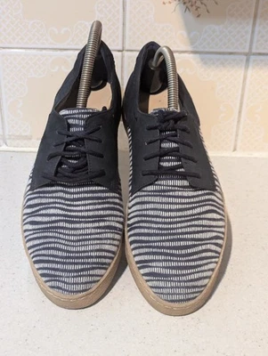 Clarks Navy White Stripe Shoes 6 D womens MZT Blithe Flat Lace Up Casual Comfort - Image 1 of 4