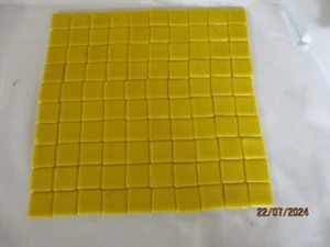 100 Pezzi Piastrelle Mosaico in Vetro Colore Giallo/Lime Quadrate 2,5 cm - Foto 1 di 2