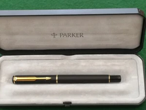Parker Rialto Fountain Pen - Matte Black with Gold Trim - Boxed - Date code N - Picture 1 of 8
